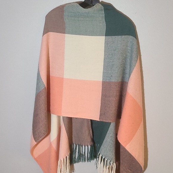 Poncho - Picture 7 of 8